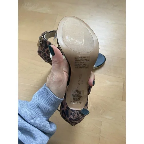 KENNETH Cole BNWOT "Brooke Cross" Vinyl Strap Heels Animal Print Women NEW - Picture 8 of 10